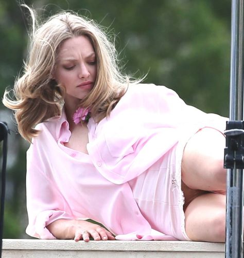 Amanda seyfried upskirt picture 395